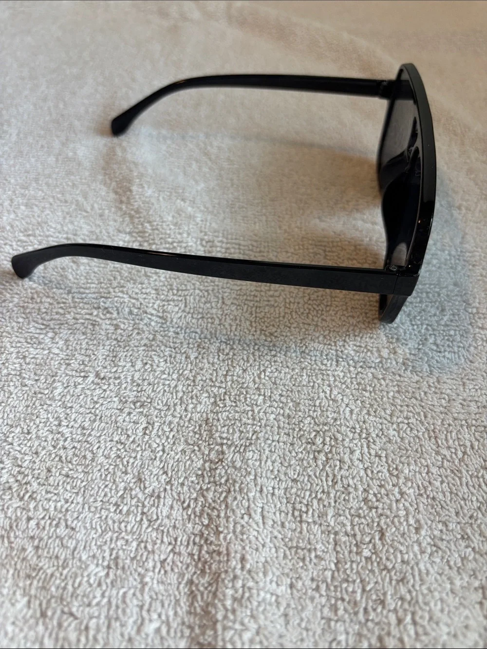 Classic Black Aviator-Style Sunglasses